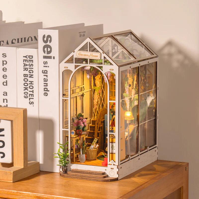 Desktrim™ | Diy Book Nook Shelf - Holiday Garden House