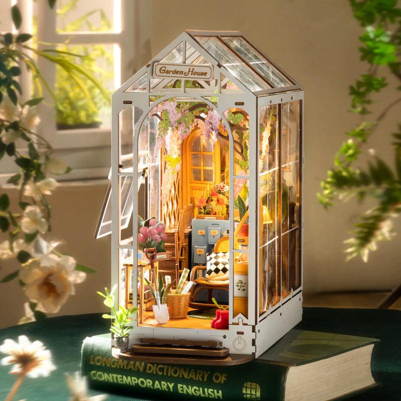Desktrim™ | Diy Book Nook Shelf - Holiday Garden House