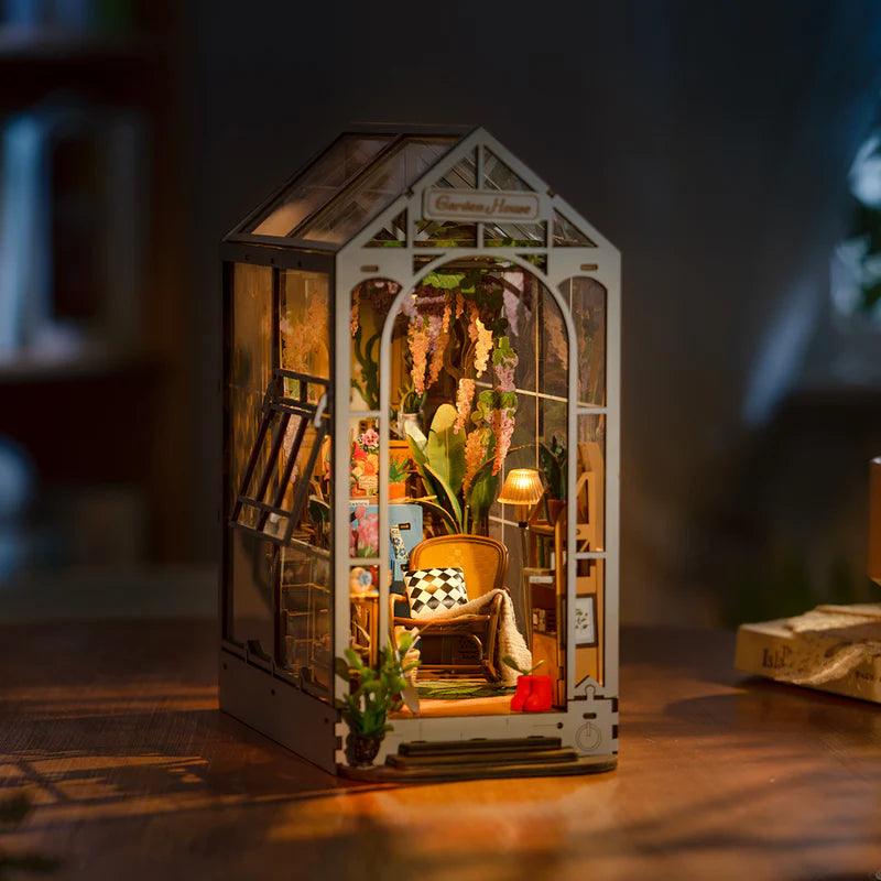Desktrim™ | Diy Book Nook Shelf - Holiday Garden House