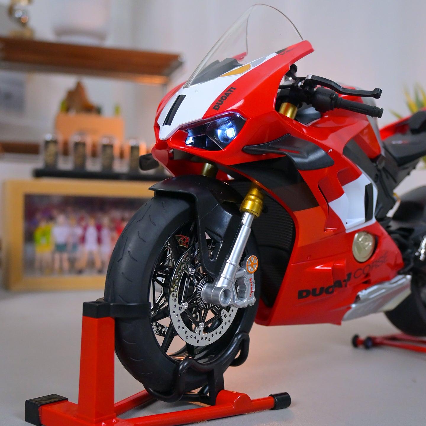 Desktrim | Alloy 1/6 Ducati Corse Panigale V4R Model