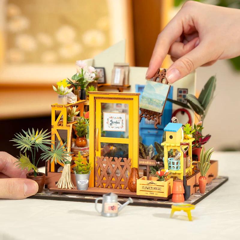 Desktrim™ | Enchanted Greenhouse Garden