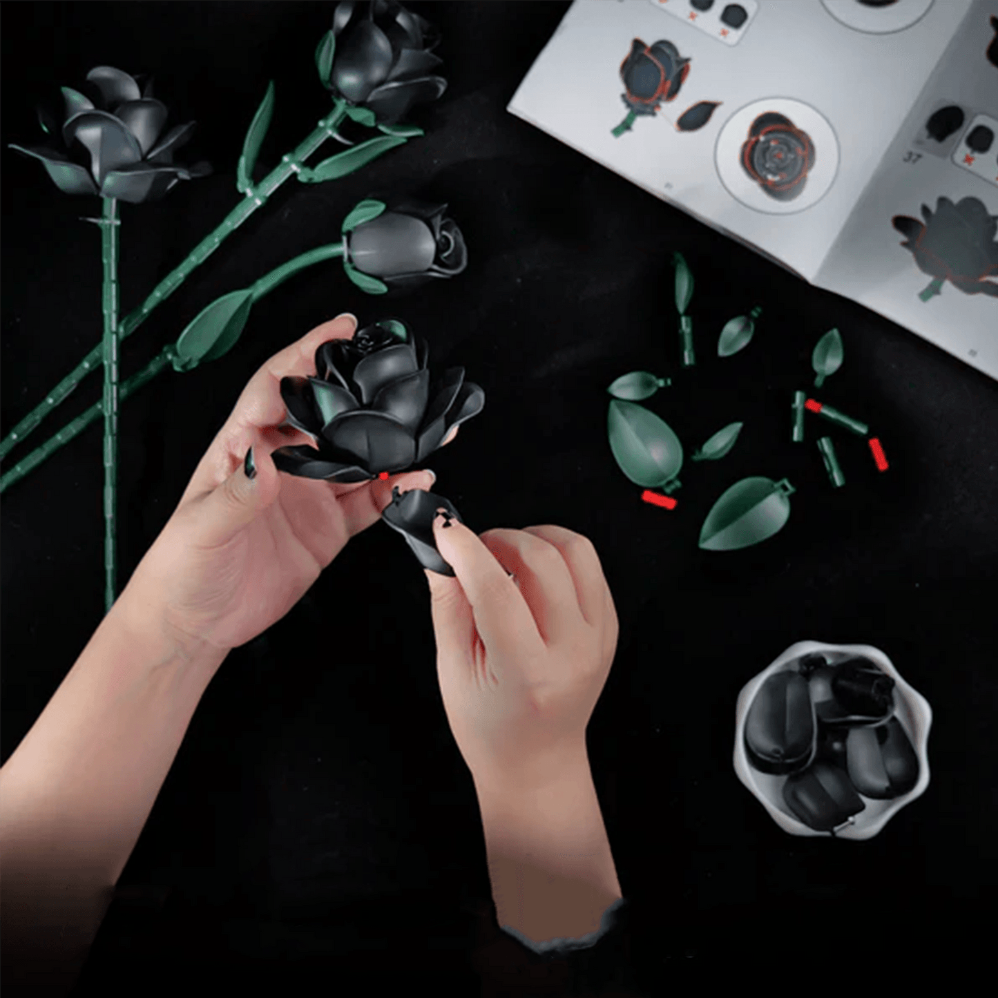 Desktrim™ | Eternal Black Rose Bouquet Building Blocks