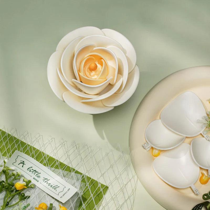 Desktrim™ | A Little Thrill Miniature Blooms