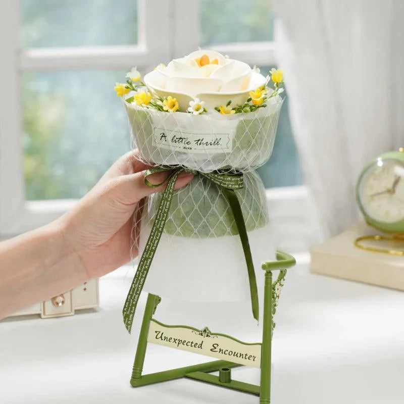 Desktrim™ | A Little Thrill Miniature Blooms