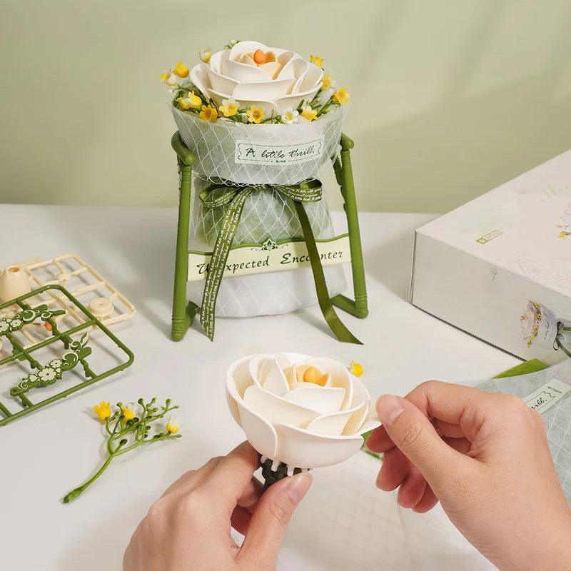 Desktrim™ | A Little Thrill Miniature Blooms