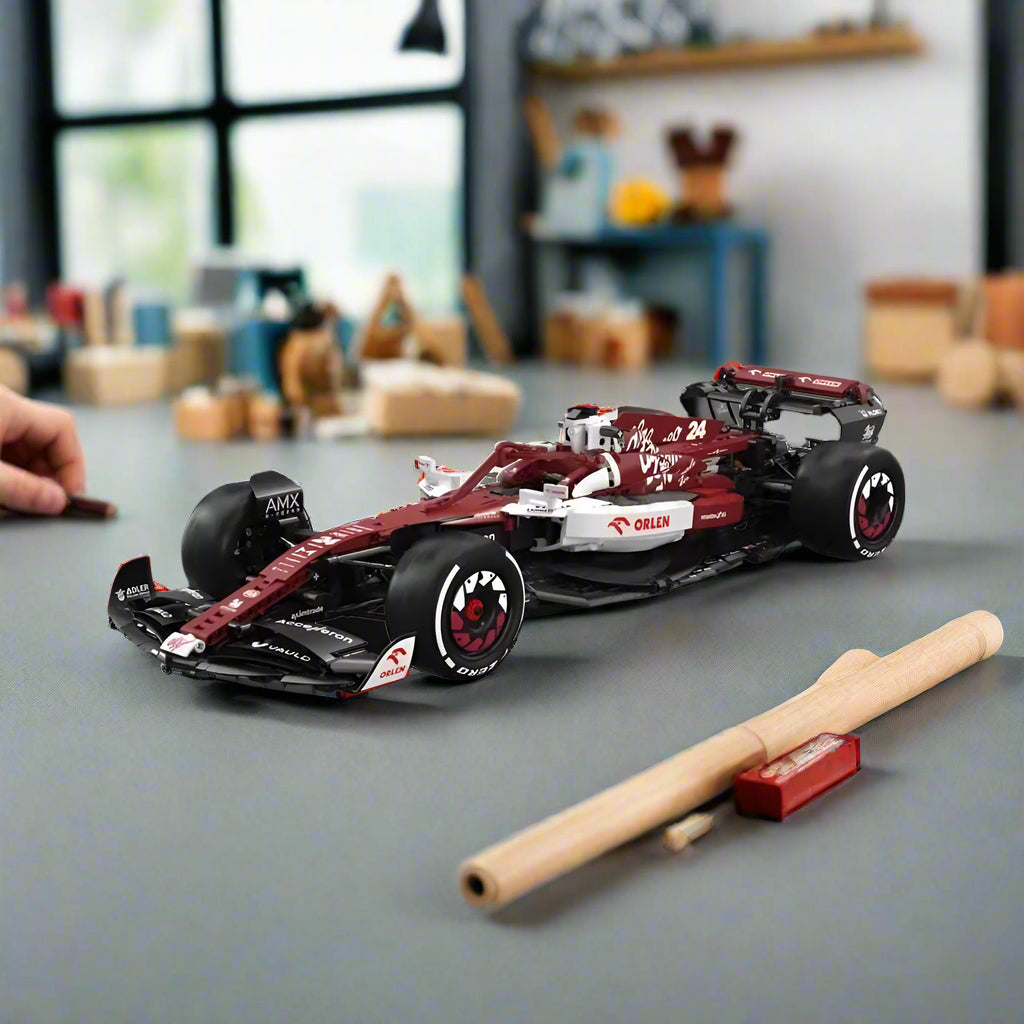 Desktrim™ | Alfa Romeo F1 Team ORLEN C42 Racing Builder