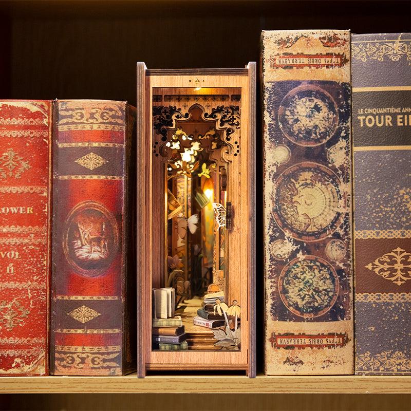 Desktrim™ | Diy Book Nook Shelf - Butterfly of the Unknow Lands